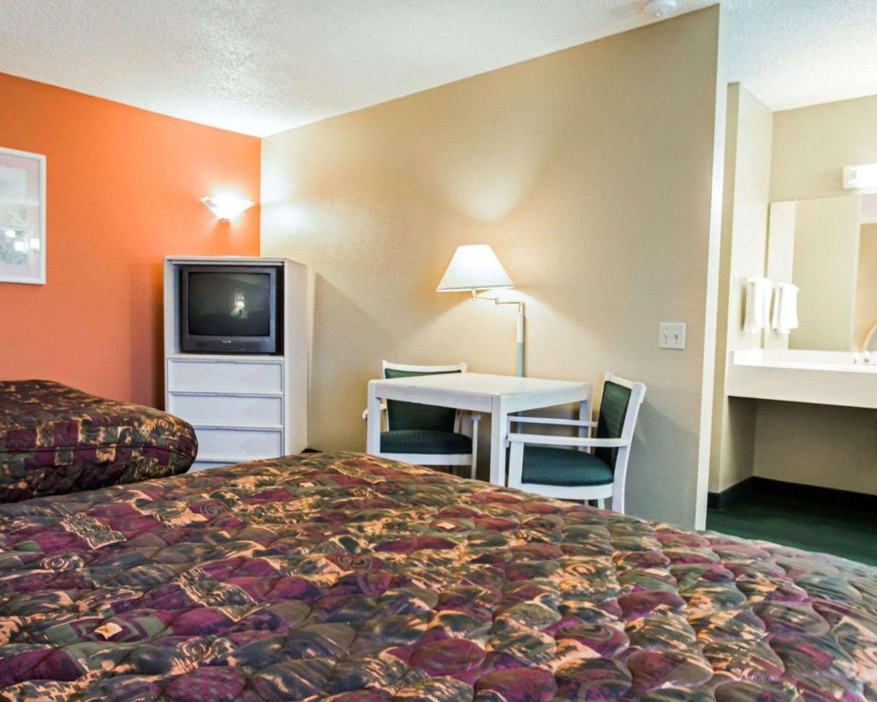 Rodeway Inn & Suites Haines City Exteriör bild